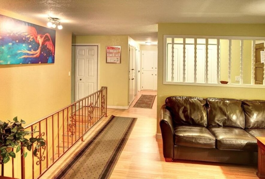 Phoenix House - Photo 3