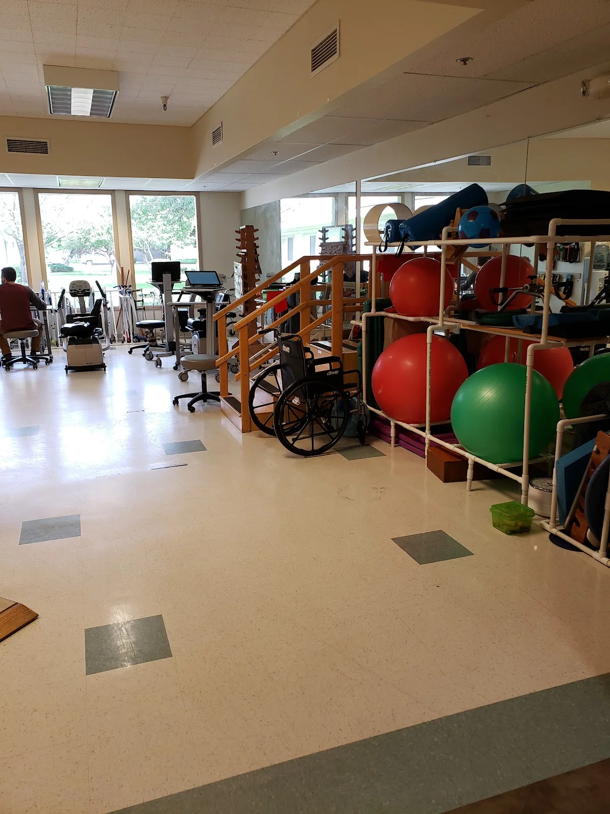 Creekside Transitional Care & Rehabilitation - Photo 3